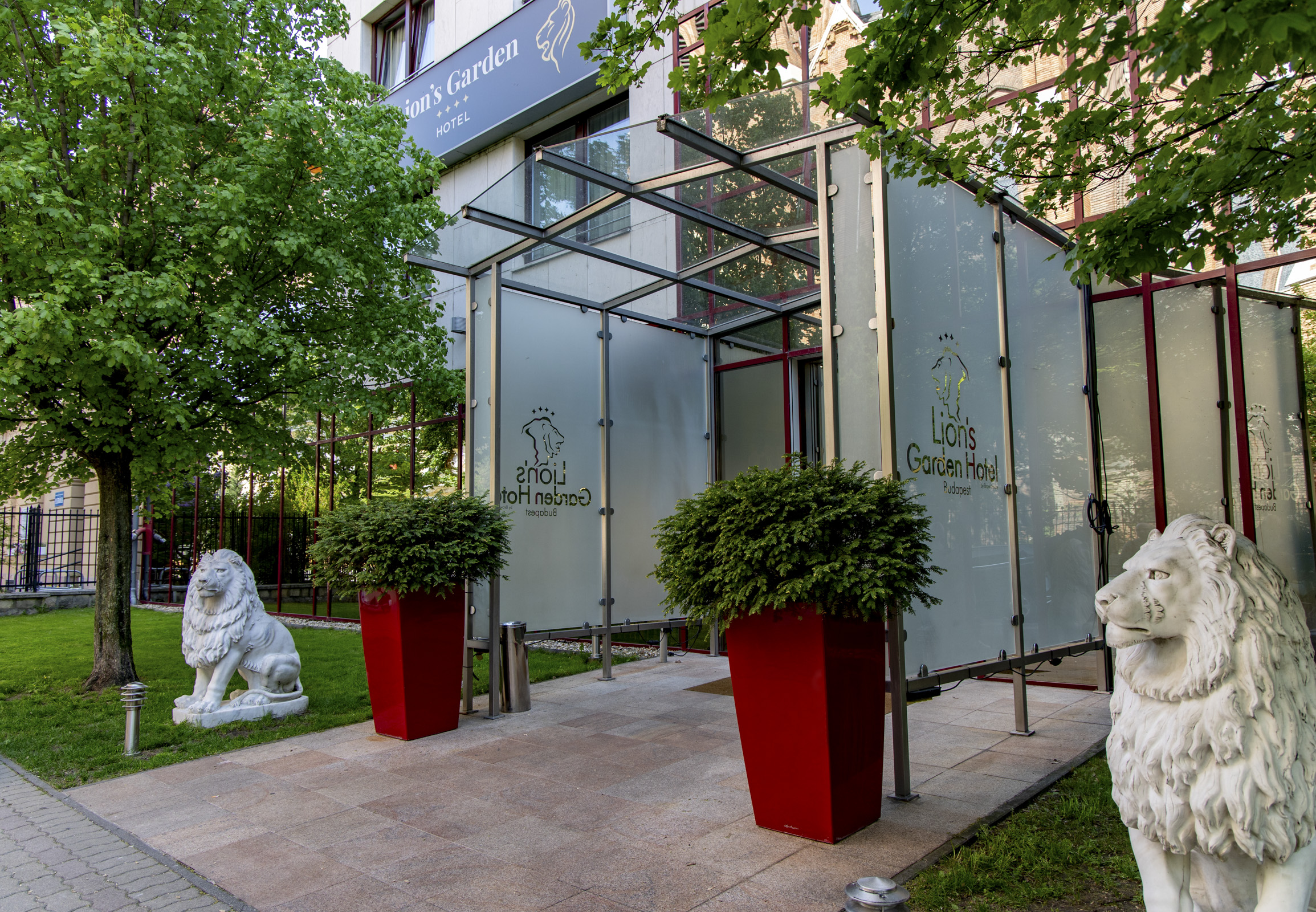 Lion’s Garden Hotel